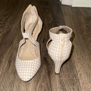 Life Stride Beige Checkered Women's Heels